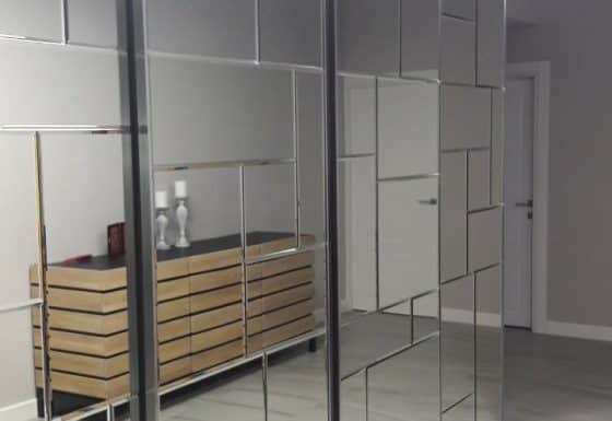 Зеркало с фацетом на всю стену