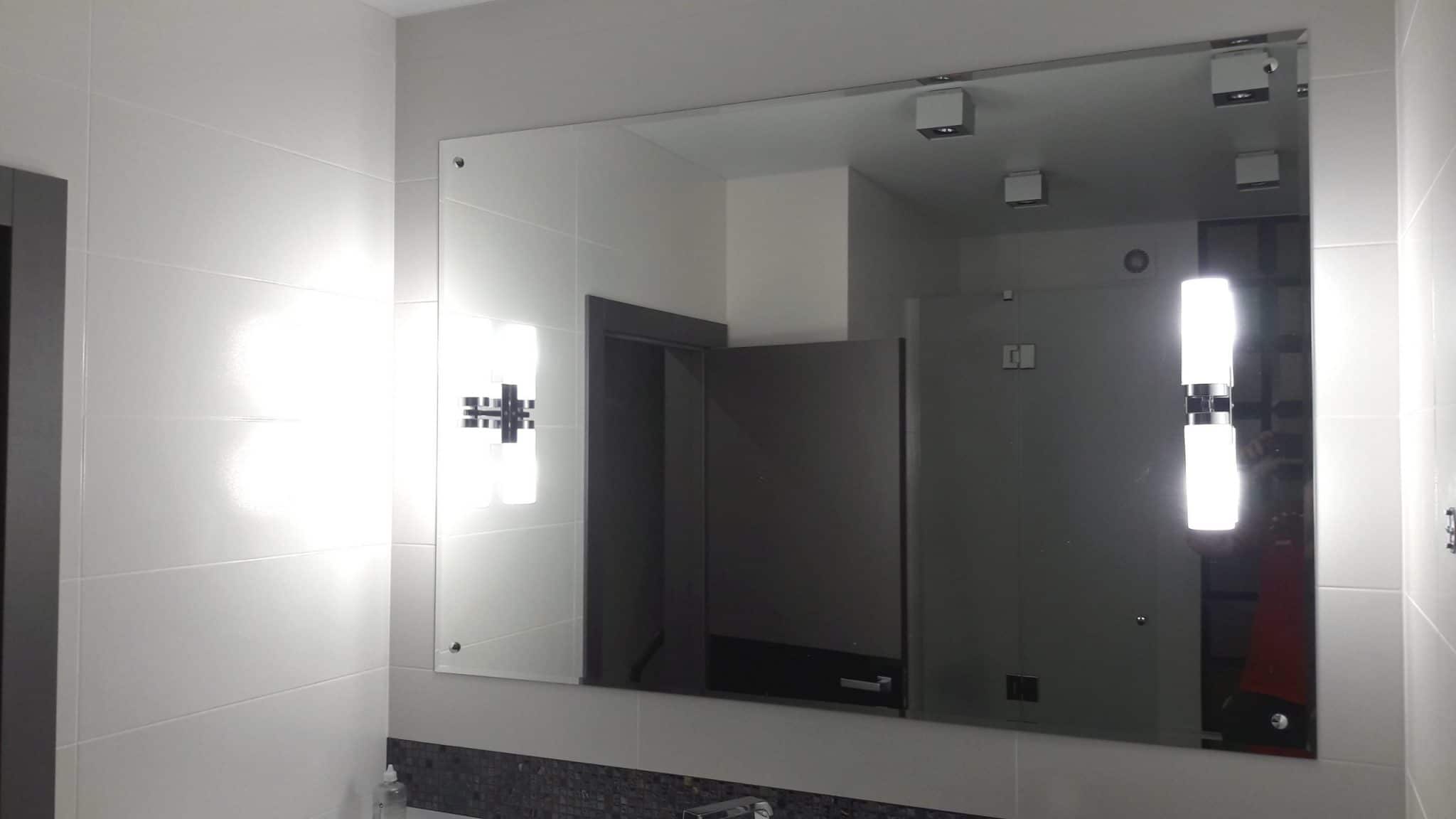Зеркало для ванной со светильниками