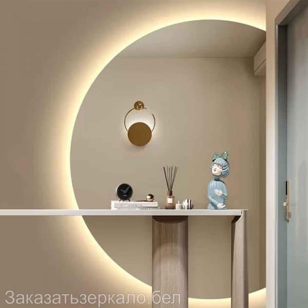 Большое полукруглое зеркало для прихожей