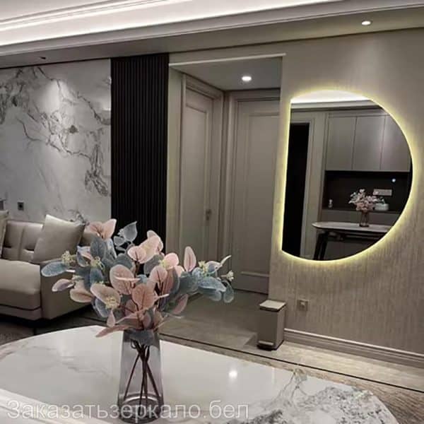 Полукруглое зеркало для ванной с контурной подсветкой