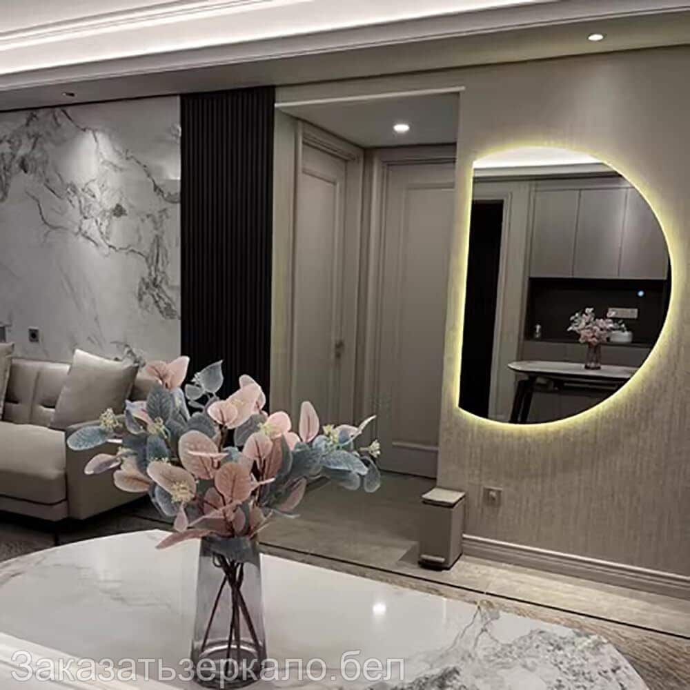 Полукруглое зеркало для ванной с контурной подсветкой