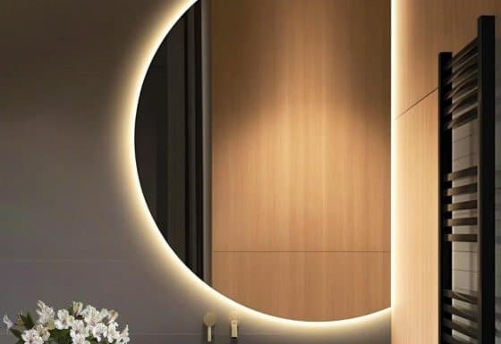 Полукруглое зеркало для ванной команты с подогревом