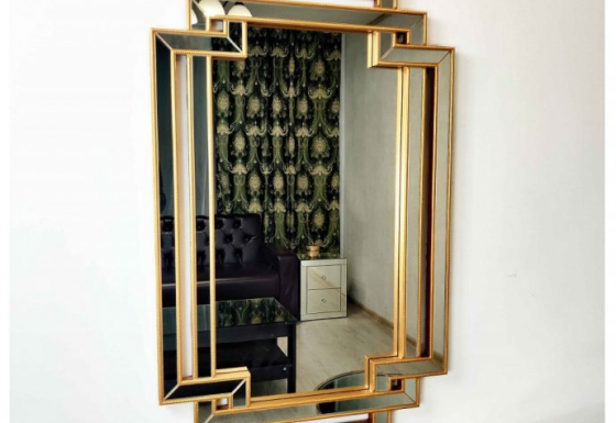 Зеркало классическое на стену
